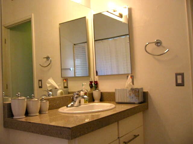 Foto del edificio - 1735 E 8th St