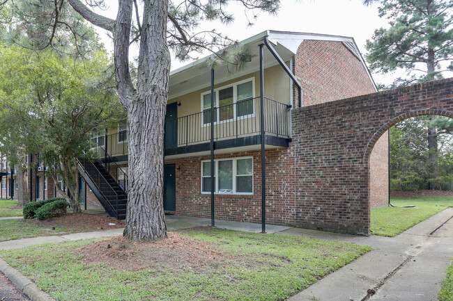 Building Photo - 605 Barberton Dr