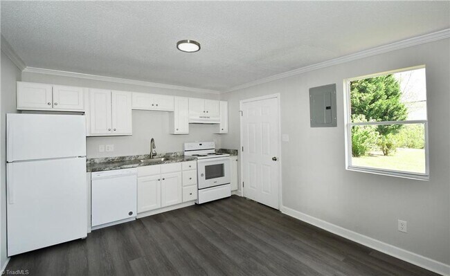 Building Photo - Van Buren Duplex-Zee Realty