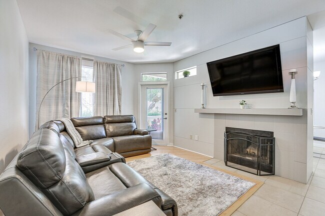 Building Photo - 11375 E Sahuaro Dr