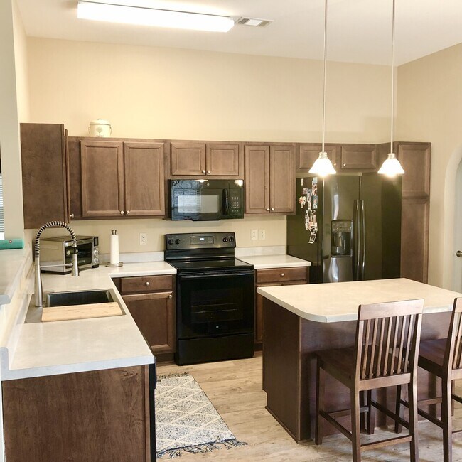 Building Photo - 465 Buena Vista Wy