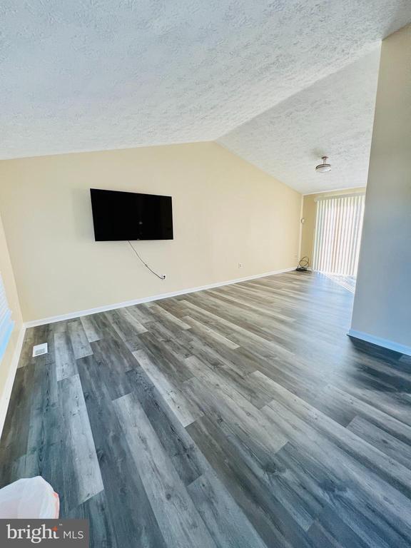 Building Photo - 2015 Mapleleaf Pl
