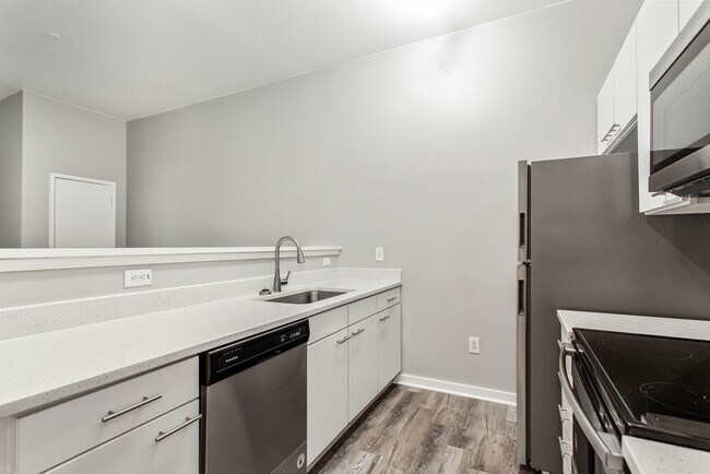 Building Photo - 1 Bedroom, 1 Bath Condo!
