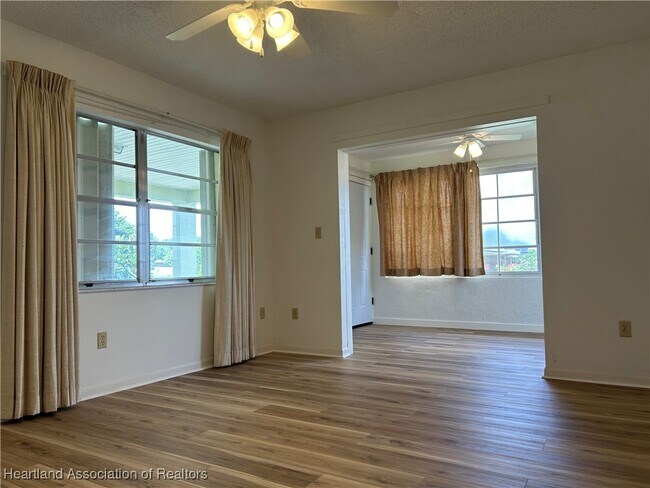Foto del edificio - 120 Serenity Avenue
