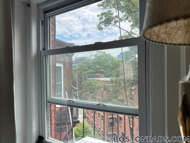 Foto del edificio - 1063 Beacon St
