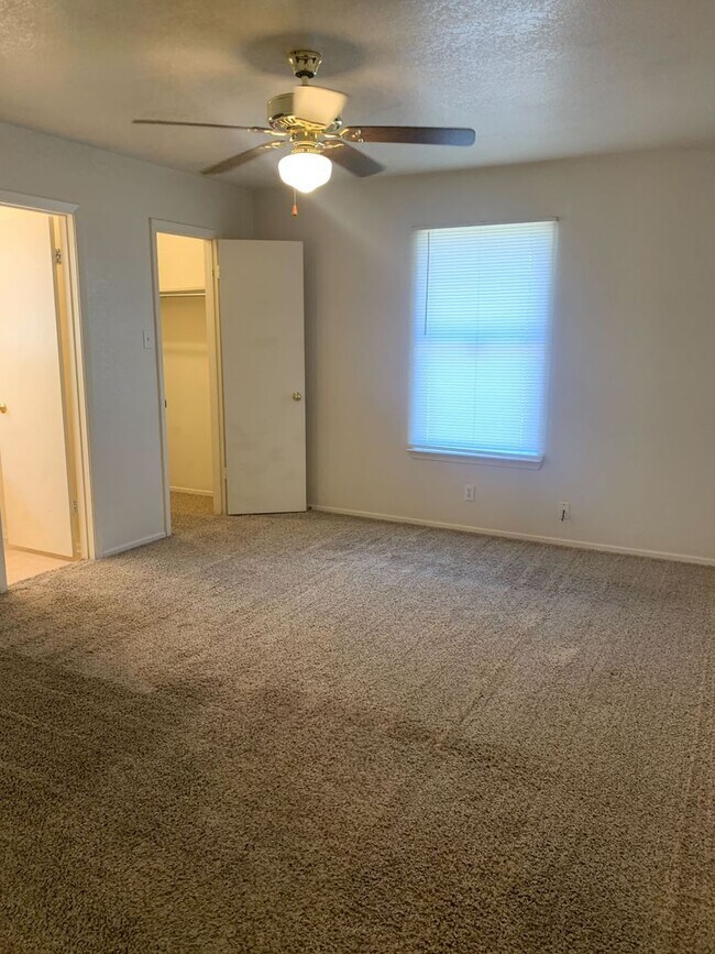 Building Photo - 3 Bdrm 1.5 Bath 1 Car Garage
