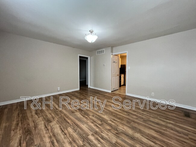 Foto del edificio - 4924 Farrington Ave