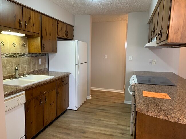 Building Photo - 7721 Inverness Dr