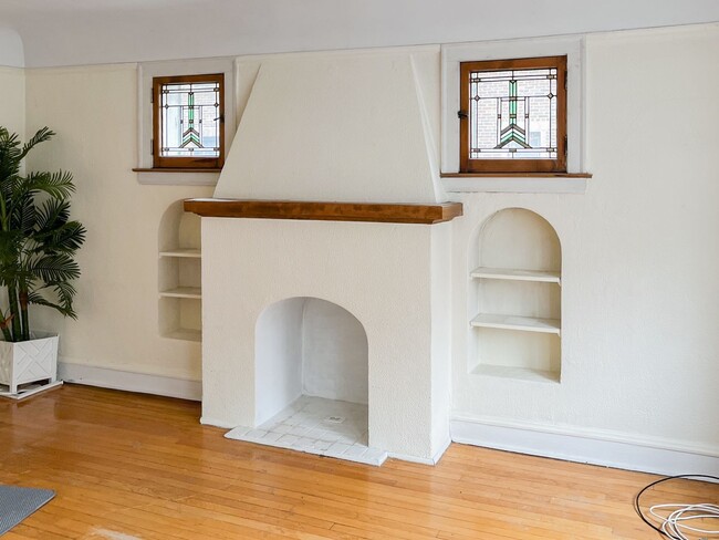 Building Photo - 2625 W Berwyn Ave