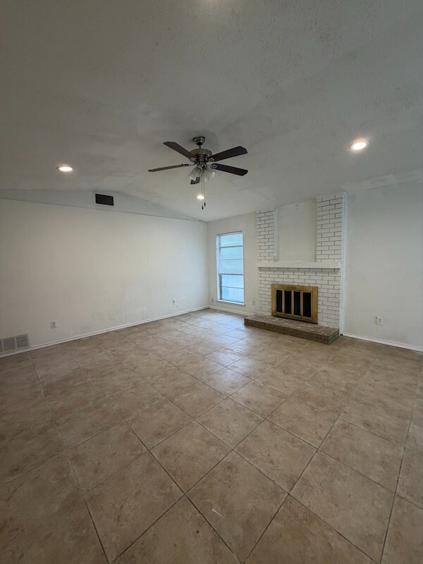 Foto del edificio - 2910 Golden Meadow Dr