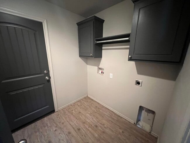 Foto del edificio - 716 Hillshire Ave