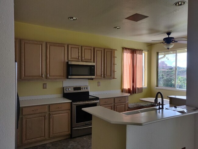 Building Photo - 1309 Moanalualani Way