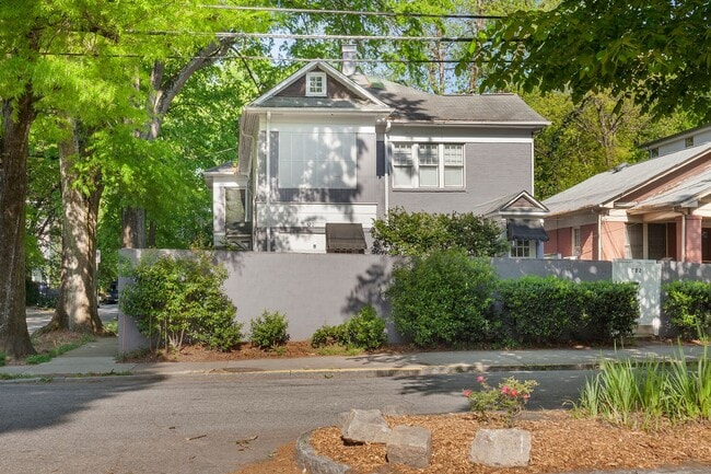 Building Photo - Spacious 1/1 Condo w/ Enclosed Patio & Off...