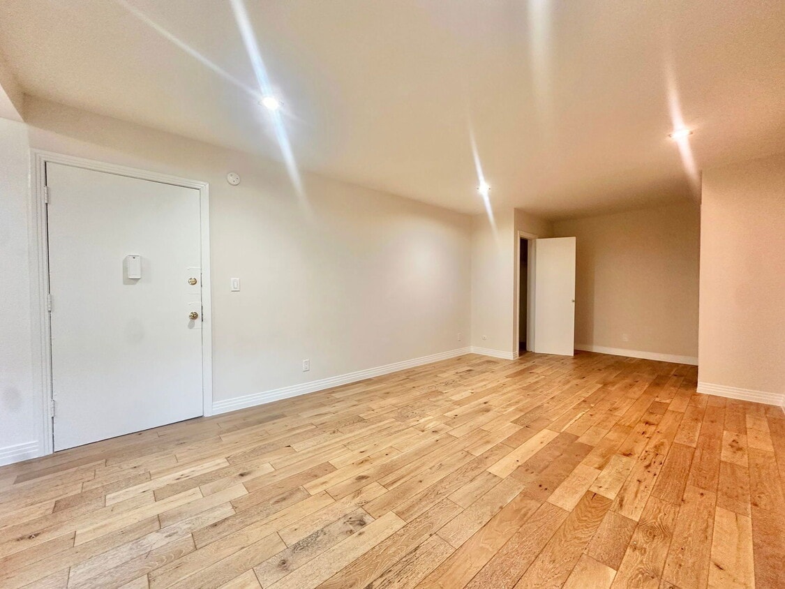 Building Photo - 756 S Carondelet St