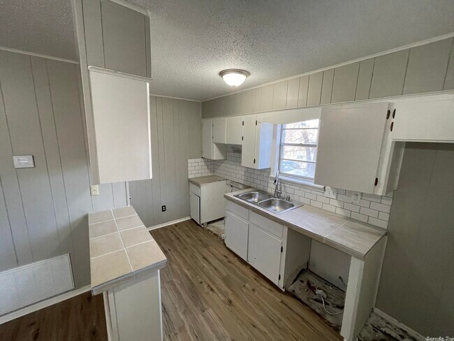Building Photo - 8917 Tanya Dr