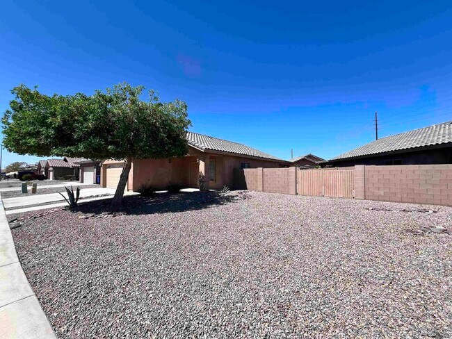 Building Photo - 4532 S Agave Ave