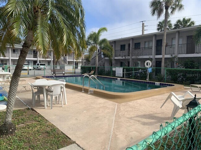 Foto del edificio - 3101 Bee Ridge Rd