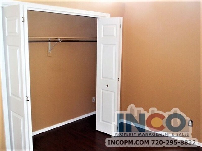 Foto del edificio - Fantastic 4 bed 2 bath Ranch style townhom...