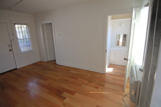 Building Photo - 5414 Fountain Ave