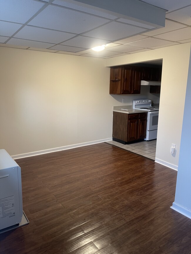 Dinning Room - 180 Mill St