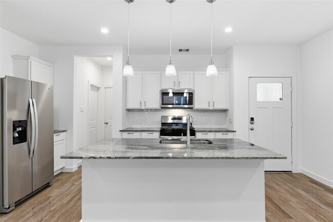 Building Photo - 3022 La Latina Dr