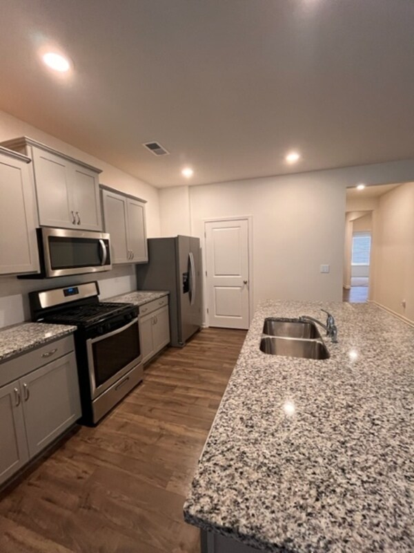 Building Photo - 360 Lilly Dr