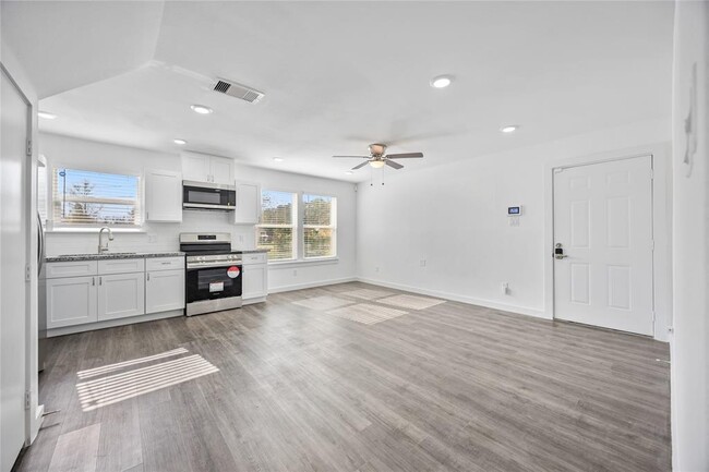 Foto del edificio - 8226 Bigwood St