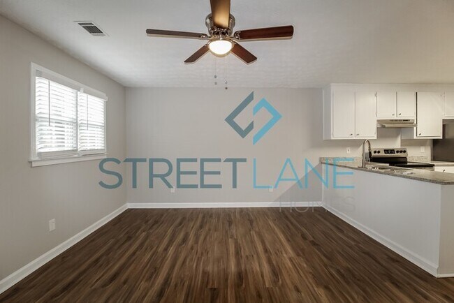 Building Photo - Now offering $500 off first full month if ...