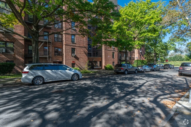 Alternate View - 10 E 43rd St
