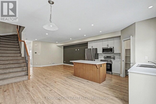 Photo du bâtiment - 82 Vimy Ridge Cres