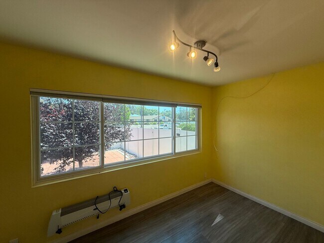Foto del edificio - Cozy 2BD/2BA Home in Ramona with Front Patio, Included Landscaping & A/C