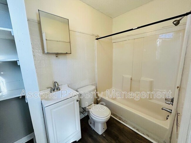 Foto del edificio - 2103 Taylor St