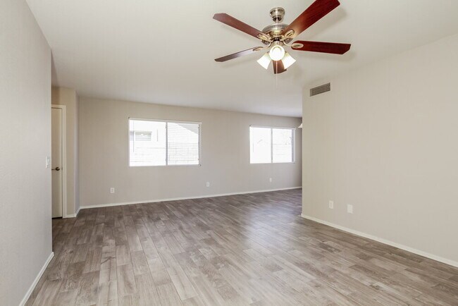 Foto del edificio - 3324 W Glass Ln