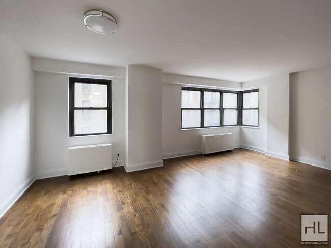 Building Photo - E 89 St