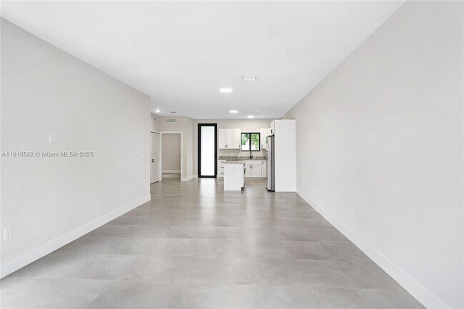 Building Photo - 4309 E 8th Ct