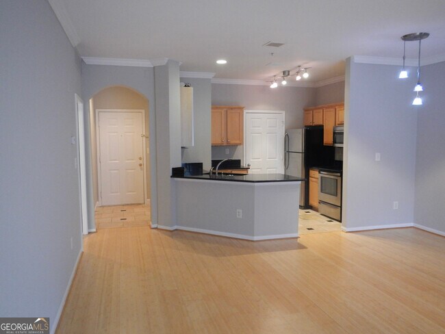 Building Photo - 5641 Roswell Rd