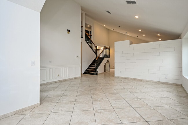 Building Photo - 216 Westmoreland Cir