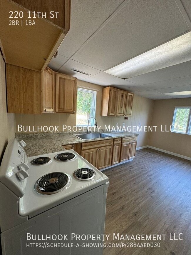 Building Photo - 220 11th St