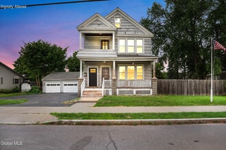 Building Photo - 2139 Foster Ave