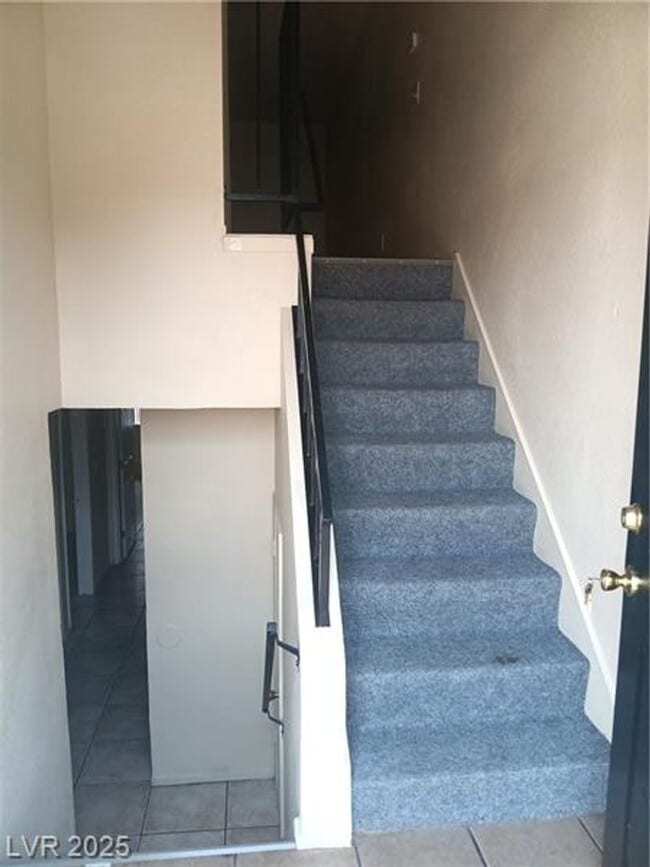 Building Photo - AVAIL NOW 7/21/25 TOWNHOME 3/2 WITH BACKYARD