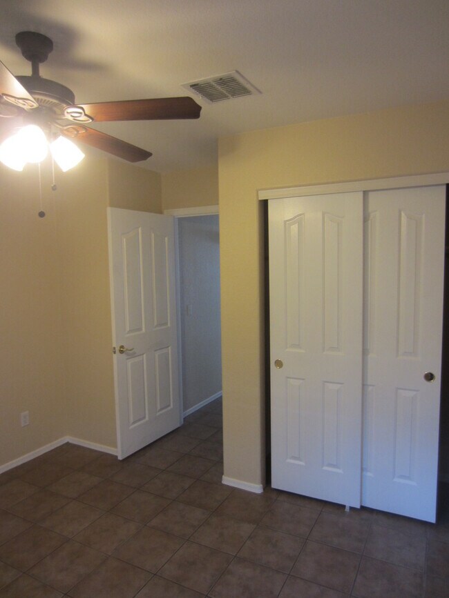 Foto del edificio - This 3 Bed. 2 Ba. Home Near the U of A, Downtown & I-10 Will Be Available Around April 1st