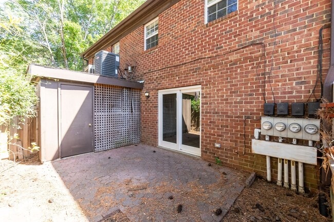Foto del edificio - Fully Renovated 2BR Townhome-Style Condo – Available Now!