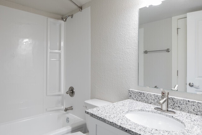 2BR, 2BA - 960SF - Parc at Prairie Grass