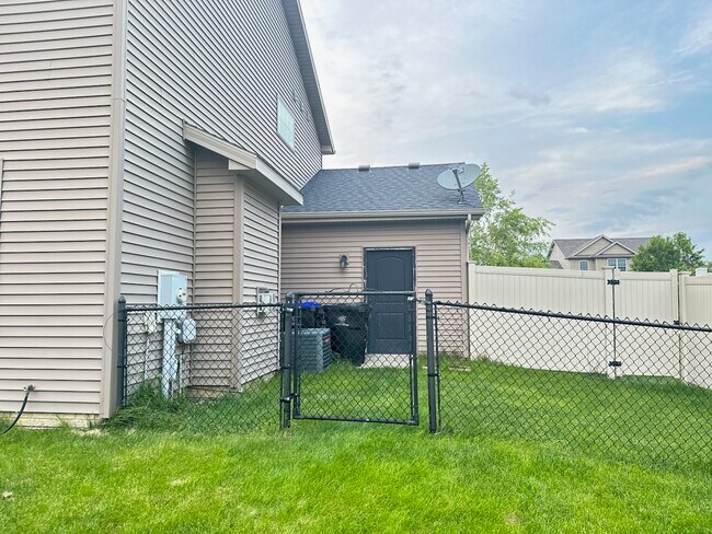 Building Photo - 3619 Pamela Dr