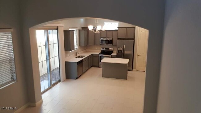Building Photo - 1367 S Country Club Dr