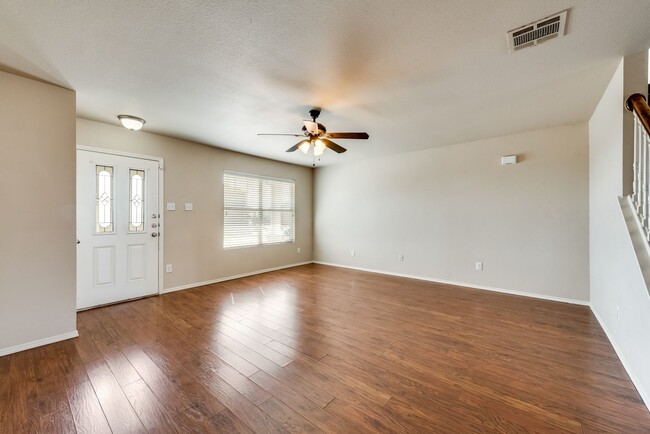 Foto del edificio - $2300 West Fort Worth: Room to spread out!...