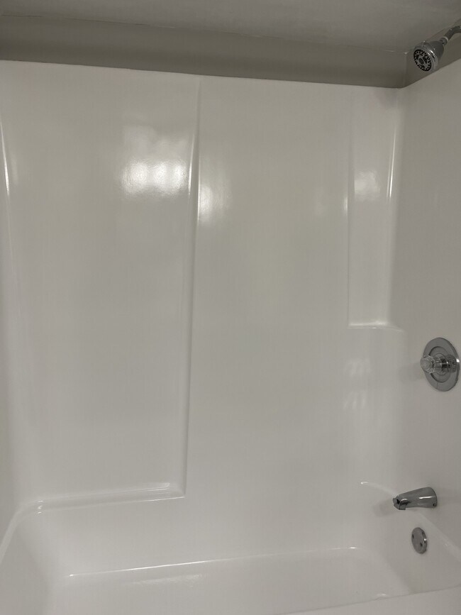 Studio- Lotus Lux w/Washer & Dryer - Country View Garden Homes