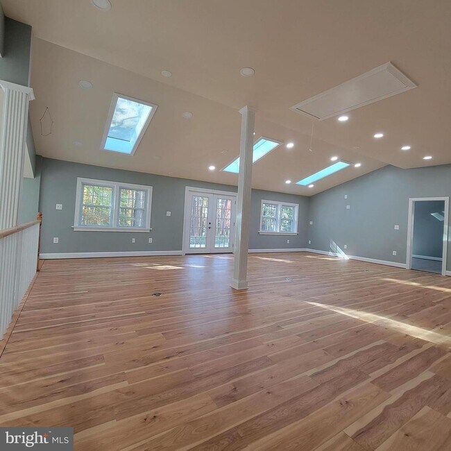 Building Photo - 7601 Brickyard Rd
