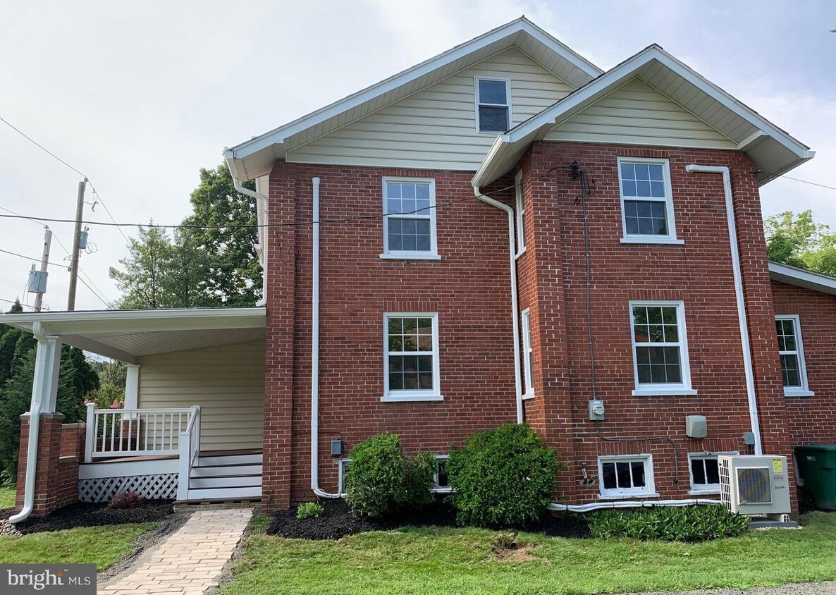 1221 Dekalb Pike, North Wales, PA 19454 House for Rent in North Wales