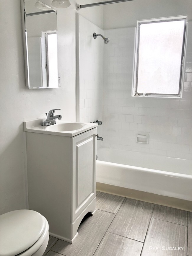 Building Photo - 1 BED & 1 BATH UNIT - LOS ANGELES!